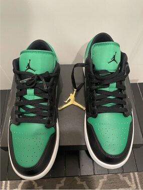 Jordan Low Top Sneakers in Green and Black